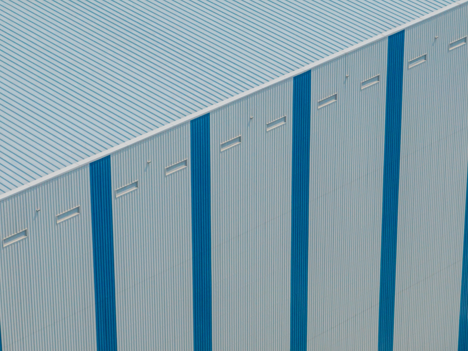 建筑用保溫夾芯板聚氨酯的產品特性是什么？(圖1)