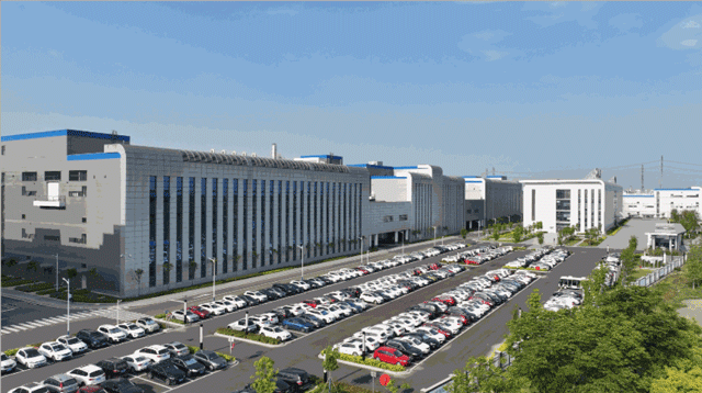 大體量建筑金屬外圍護(hù)綠色解決方案,助力構(gòu)建新能源超級(jí)工廠(圖1) 大體量建筑金屬外圍護(hù)綠色解決方案,助力構(gòu)建新能源超級(jí)工廠(圖1)