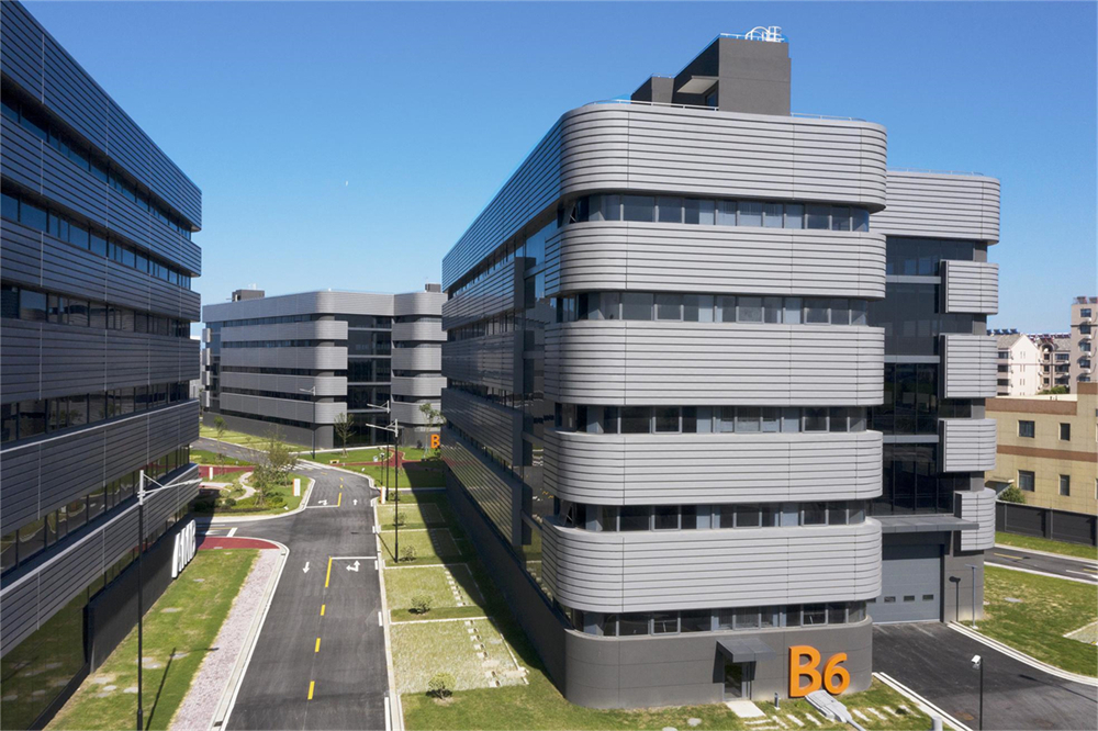 巖棉夾芯板在產業園中的應用(圖4)