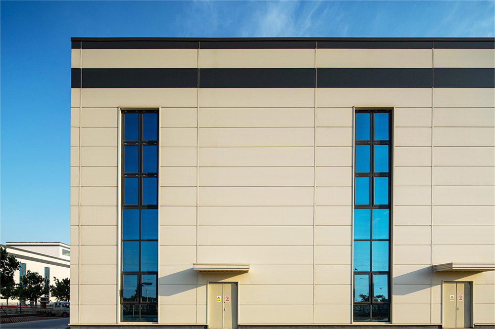 巖棉夾芯板在產業園中的應用(圖10)