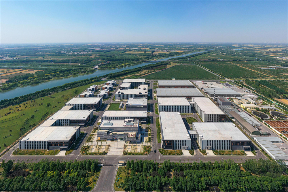 巖棉夾芯板在產業園中的應用(圖1)