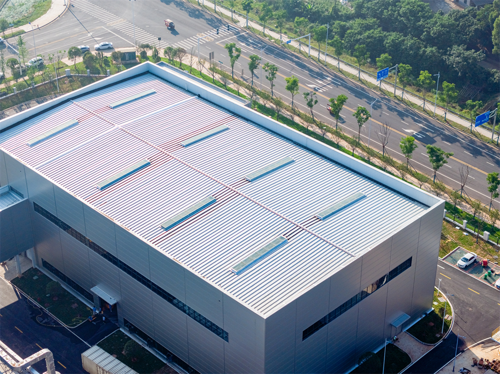 萬事達直立鎖縫屋面系統的特點是什么?(圖1) 萬事達直立鎖縫屋面系統的特點是什么?(圖1)