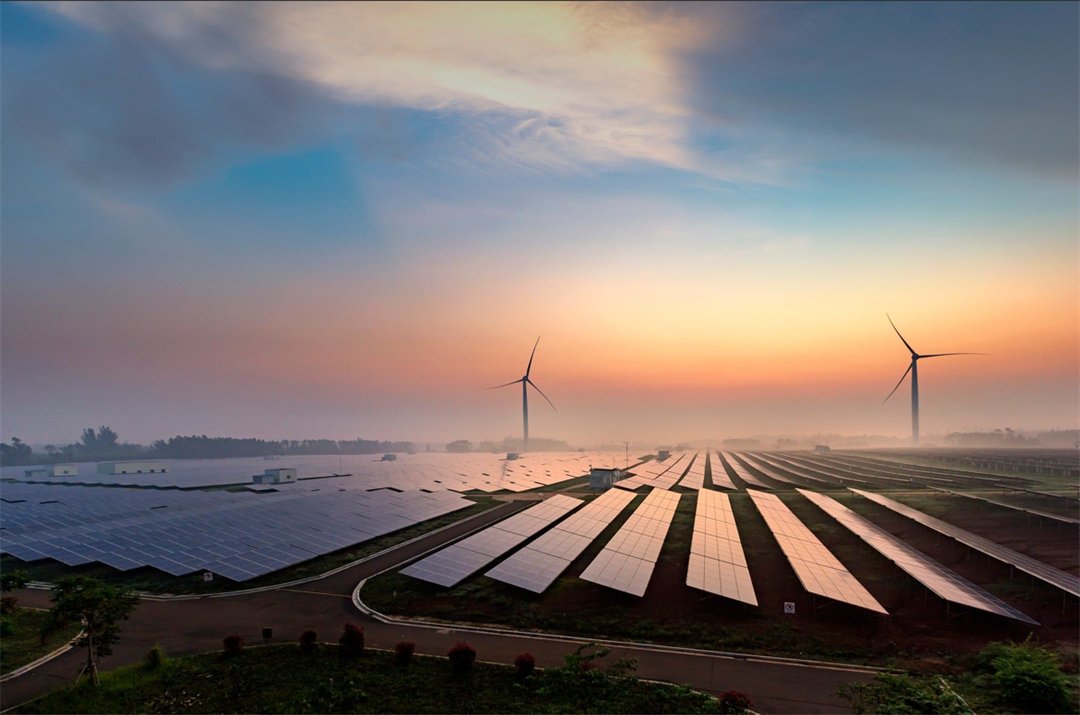 聚·變丨夏季高溫影響，屋面光伏發電自有“黑科技”(圖1)