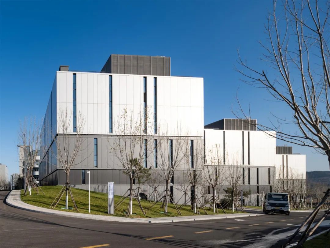 萬事達30天極速交付,賦能環磁山項目幕墻美學!(圖4) 萬事達30天極速交付,賦能環磁山項目幕墻美學!(圖4)